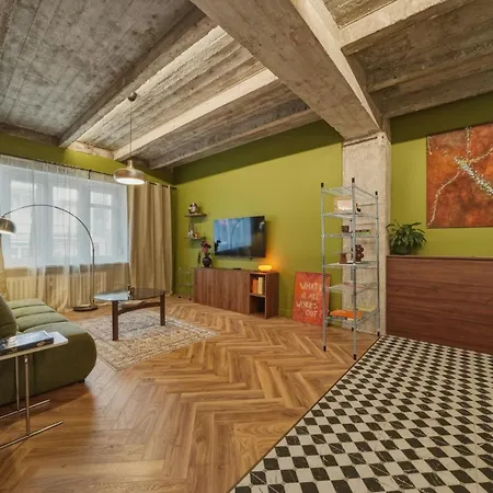 Retro Design Free Parking Братислава